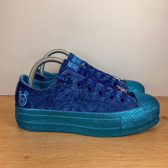 Converse CTAS Platform Miley Cyrus (Gnarly Blue) Velvet Glitter Sneaker Sz 6.5 - Picture 1 of 8